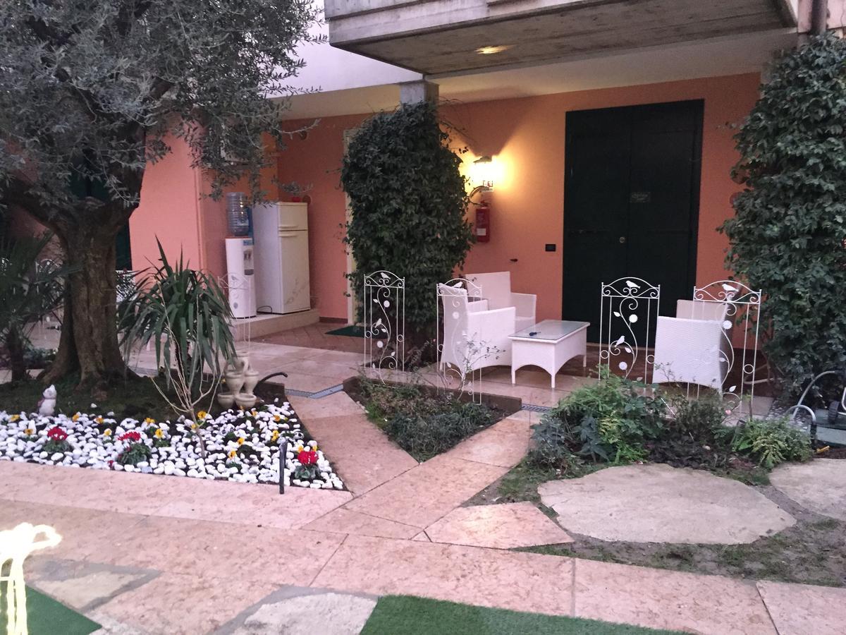 B&B Garda 4U Desenzano del Garda Exterior photo