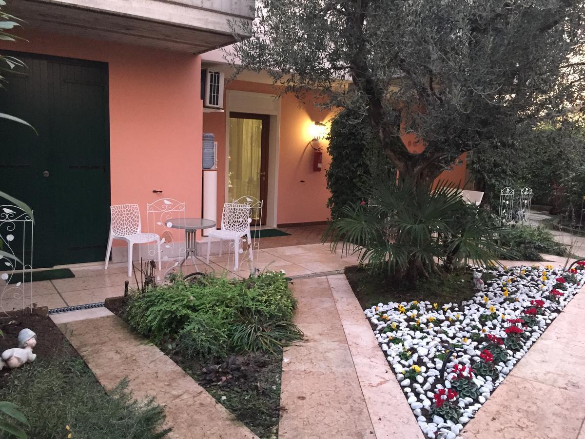 B&B Garda 4U Desenzano del Garda Exterior photo
